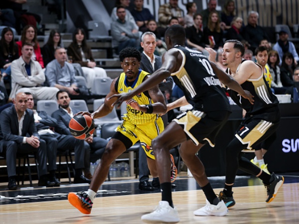 קלארק לקח את המושכות בפתיחה (Photo by Marie Bassery/Euroleague Basketball via Getty Images)
