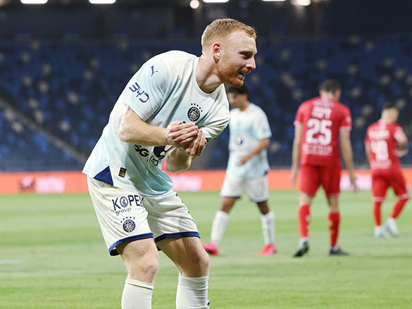 שחר. הקדיש את החגיגה לבנו ולאשתו (אלן שיבר)