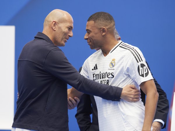 גם האיידול של אמבפה יודע שיש בעיה (Photo by Manu Reino/DeFodi Images/DeFodi via Getty Images)