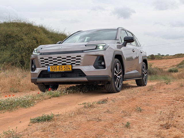 גרסת ה-4X4 מתאימה יותר לשיפור אחיזה במשטחים חלקים ופחות כדי להתחרות בסובארו פורסטר