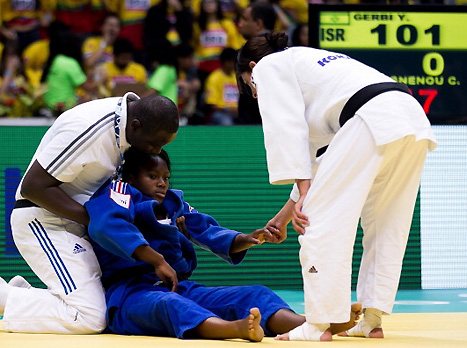חייבת לקלאריס כמה דרינקים (Gettyimages)