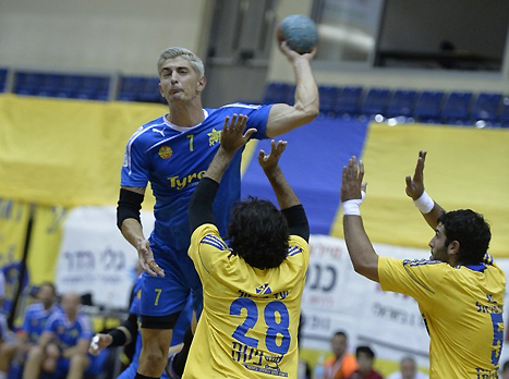 חגיגה של נובאק בוסקוביץ'  (צילום: עמית שיסל, איגוד הכדוריד)