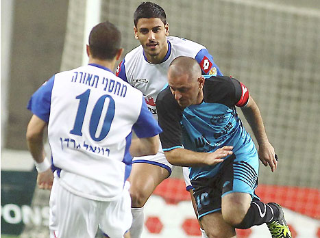 האורחת התעוררה מהחלום בצורה כואבת (אלן שיבר)
