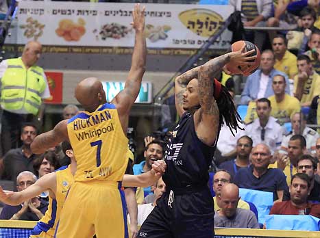 יציאה חזקה לקלעים (אלן שיבר)