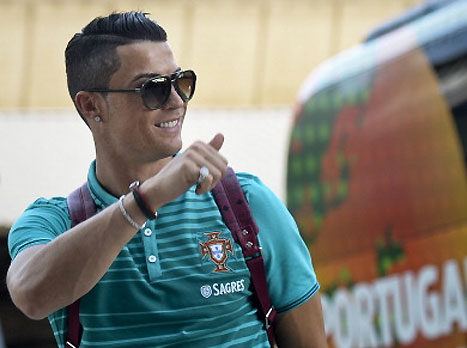 רונאלדו, עדיין מתרגש בהמנון