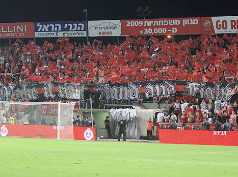 "אנשי שיווק ופרסום". אוהדי הפועל זועמים (אלן שיבר)