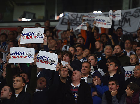 אוהדי ניוקאסל יודעים מה הם רוצים (getty)