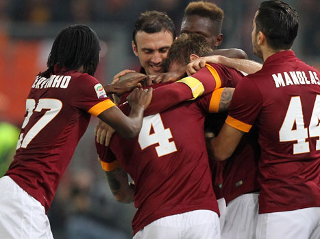 נצמדו לפסגה. שחקני רומא (gettyimages)