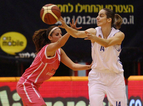 בלי להזיע. ליעד סואץ קרני הערב (עודד קרני, מנהלת הליגה)