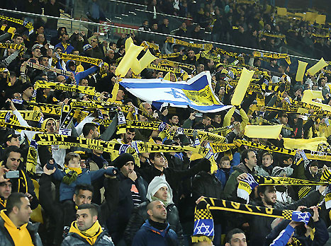 לפחות הייתה הצגה ביציעים (אלן שיבר)