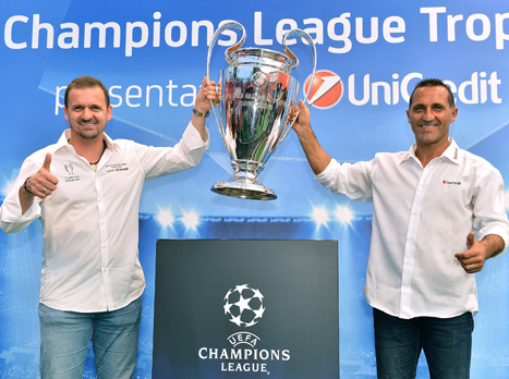 עם הגביע ודי-ליביו. שושלת של קרבות מרתקים (getty)