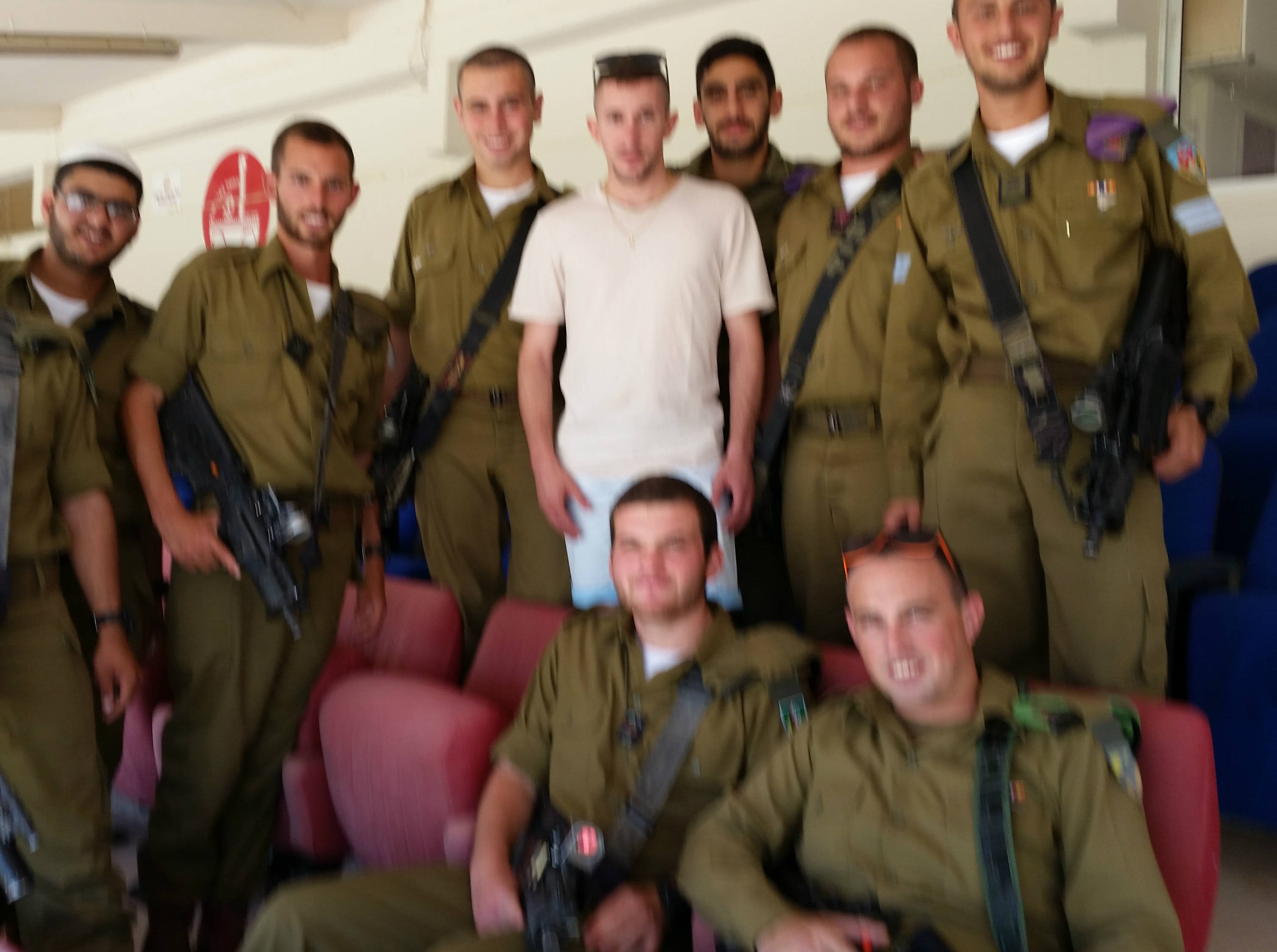 החיילים המצטיינים במעמד חלוקת המנויים
