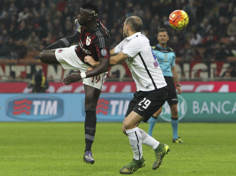 אמבאייה ניאנג עם מהלך וירטואוזי שלא עזר למילאן (getty)