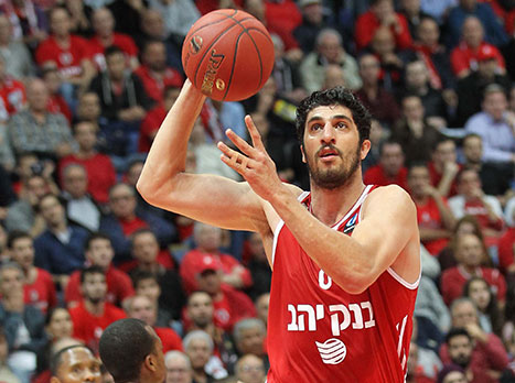 אליהו. מודע לחשיבות המשחק (צילום: דני מרון)