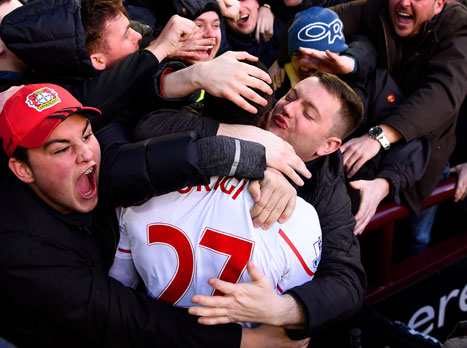 רגע רומנטי. אוריגי עם האוהד (gettyimages)