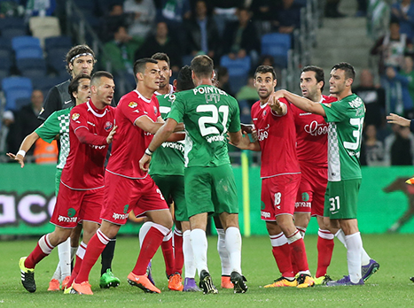 דרבי אמוציונלי, על המגרש ובחדר ההלבשה (יוסי שקל)