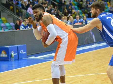 איבד את העדשה. מונרו (Fraport Skyliners)