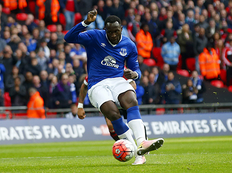 לוקאקו מחמיץ פנדל שני ברציפות (gettyimages)