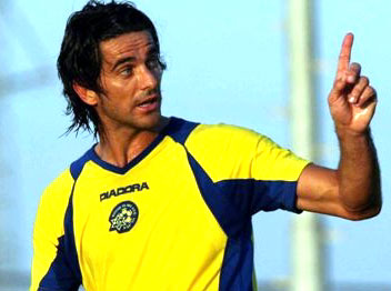 רוסו במכבי ת"א. מאמין שהצהובים יעברו