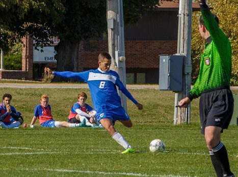 ממחלקת הנוער של הפועל חיפה לאייווה ווסטרן. ניב פוגל