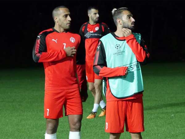 ב"ש ערכה אימון קל במגרש שליד המלון (האתר הרשמי)