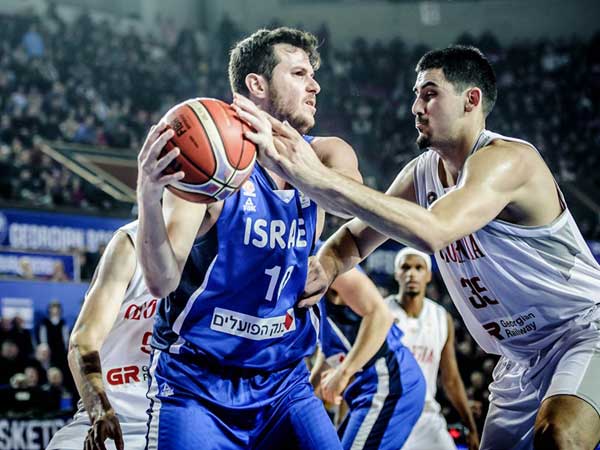 המנוסה בסגל. פניני (FIBA)