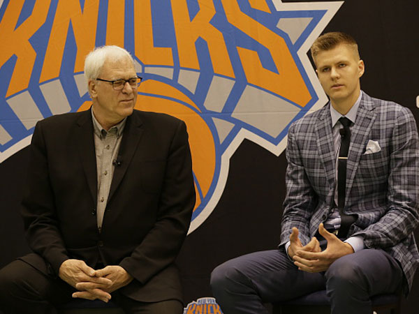 שניהם כבר בחוץ. ג'קסון ופורזינגיס (צילום: Steven Freeman/NBAE via Getty Images)