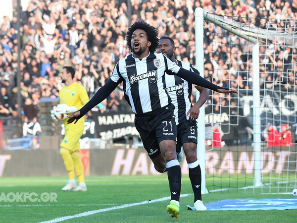 הכוכב ההולנדי כבש, ונטל חלק במשחק גדול. ביססוואר (צילום: טוויטר)