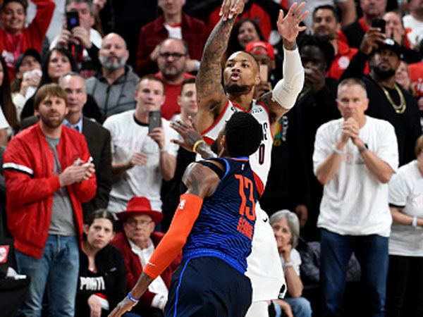 על הראש של ג'ורג' (צילום: Steve Dykes/Getty Images)