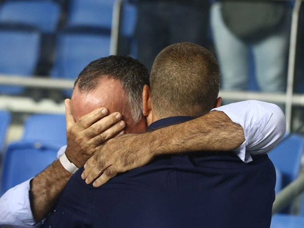 מוטי אוחיון לא הצליח לעצור את הדמעות (שלומי גבאי)
