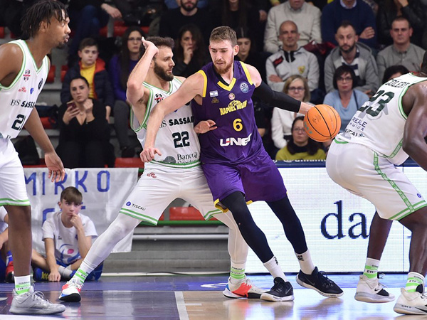 קליין. רבע שלישי טוב (FIBA)