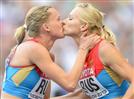 שתי אתלטיות רוסיות התנשקו על הפודיום