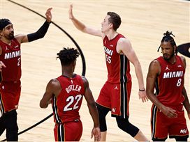 7 שלשות לרובינסון ב-W של ההיט על שיקגו