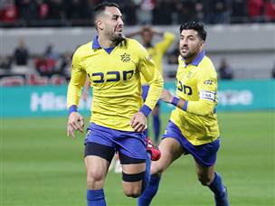 אייל גולסה הפגיז את השני לרשת (צילום: אלן שיבר)