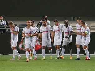 והפועל חיפה חוגגת אחרי חמישה משחקים (אודי ציטיאט)