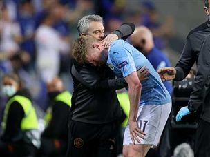 דה בריינה נפגע בראשו וירד בדמעות (getty)