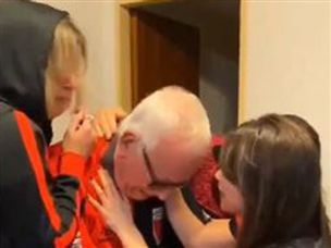 מצמרר: אוהד קולון בן 91 ראה לראשונה אליפות