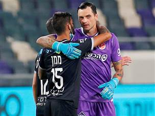 וניחמו את הקולגה לשעבר, שטקוס (אלן שיבר)