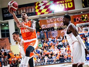 גארט. ניהל את ההתקפה (מנהלת הליגה,  עודד קרני)