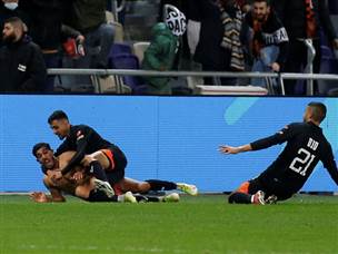 בני יהודה חוגגים בסיום. ערב נהדר (אלן שיבר)