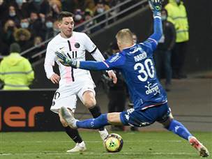 מסי. הכדור הזה לא נכנס לשער (Getty)