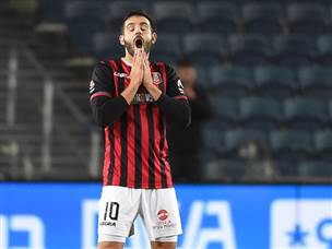 אבל מהר מאוד - הדיון הוסט מהכדורגל (צילום: ברני ארדוב)