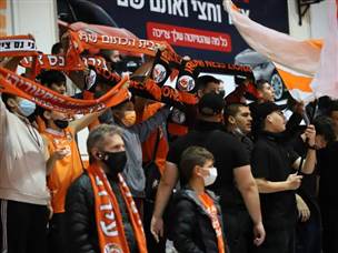 כתום ביציעים (עמית סמיקט, עירוני נס ציונה)