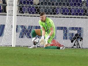 ההופעה הטובה שלו לא עזרה. ברטקוס (אלן שיבר)