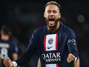 ובתוספת הזמן של החצי הראשון, הגיע הגול (getty)