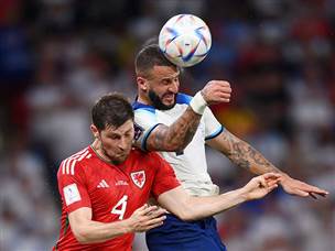 וקושי מול ההגנה הוולשית (Getty)