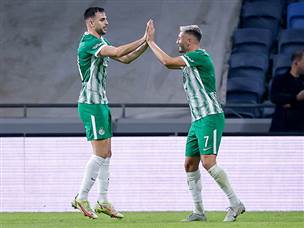 עומר אצילי ודין דוד חוגגים. השניים הביאו תוצרת (מאור אלקסלסי)