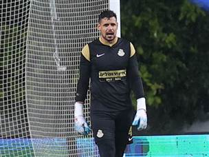 ספג שער אומלל. חסון (דני מרון)