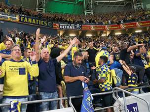 ופתיחה אופטימית לקהל הצהוב (צילום: אלן שיבר)