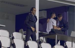 בסוף גם בניון חגג ביציע